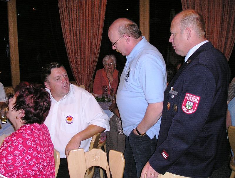 Abschied.JPG - "Wir Löwen haben (sind?) fertig!" -  Herbert Striegl verabschiedet sich beim Jubilar.