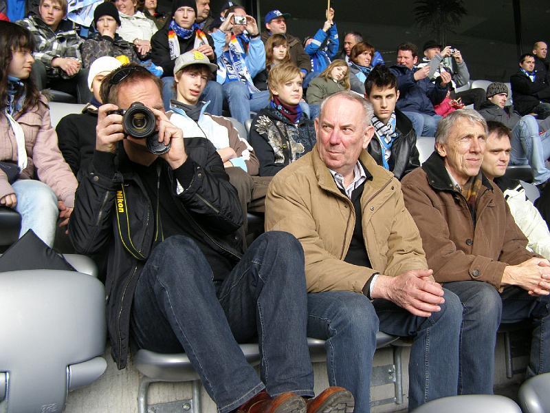 Fotograf.JPG - Paparazzis überall - auch bei den Löwenfreunden.