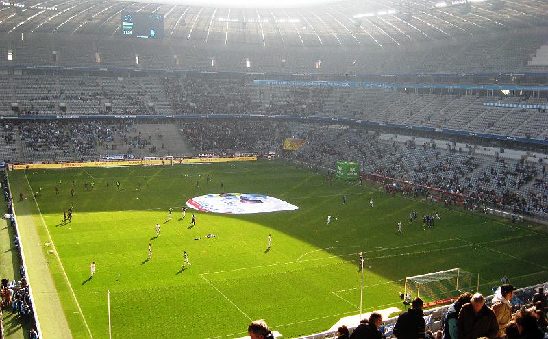 Warmlaufen.jpg - Die Mannschaften sind zum Aufwärmen auf das Spielfeld gekommen.