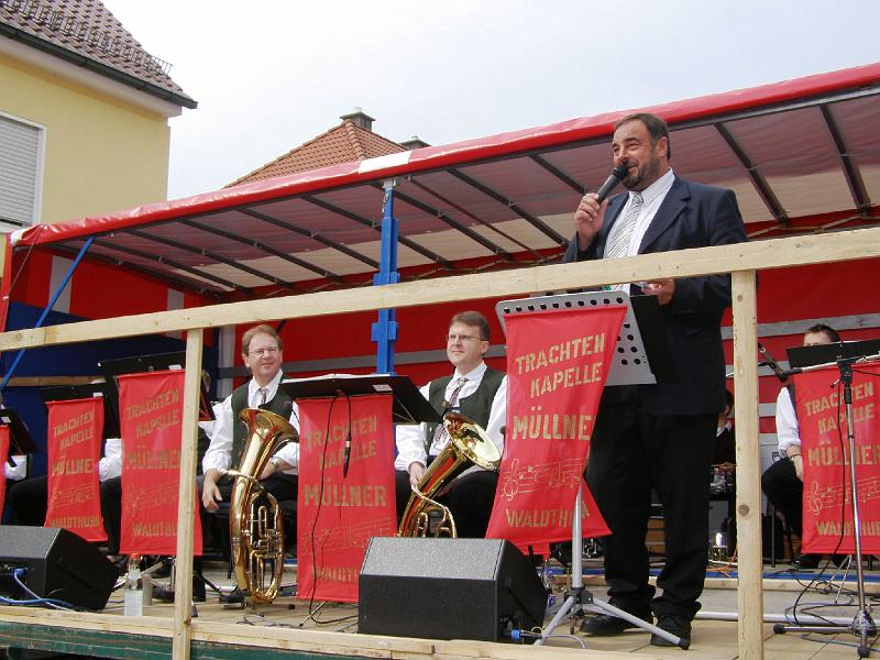 Buerger_09_03.JPG - Bürgermeister Josef Beimler eröffnet das Bürgerfest 2009 in der guten Stube Waldthurns.